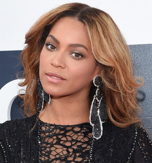 Beyonce-Knowles-Latest-Long-Wavy-Hairstyle-for-Black-Women